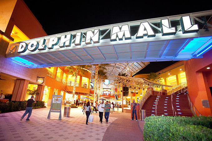 "Top Malls and Shopping Areas in Miami"